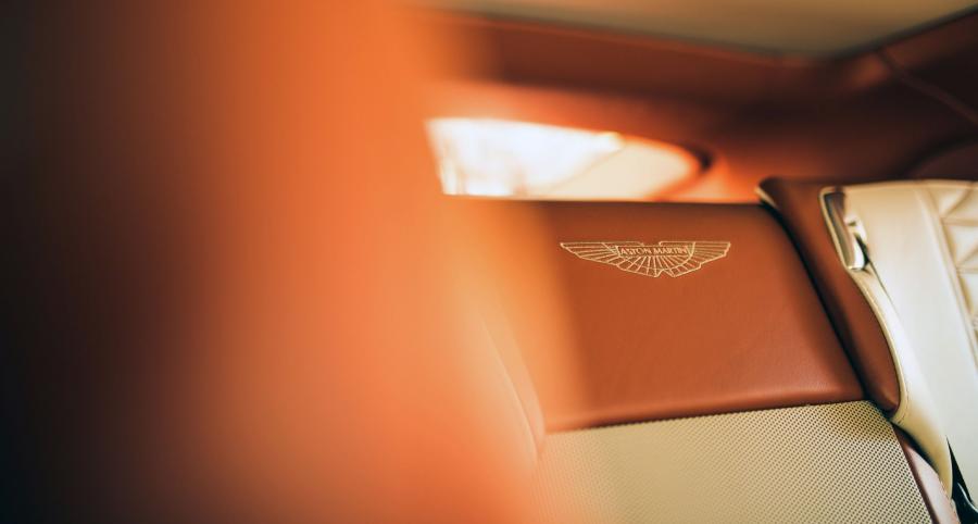 Детали интерьера Aston Martin Virage Shooting Brake 2014 года  (фото 15 из 45)